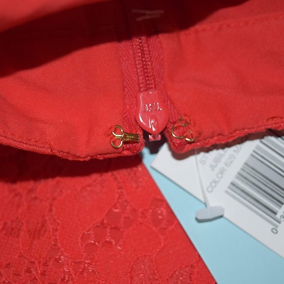 CeCe Curve-Hugging Pencil Skirt Features Beautifully Lace In Red Color / Size 0 - Picture 5 of 8